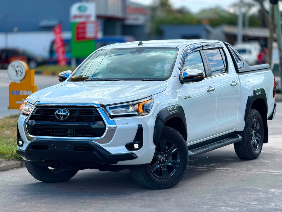 HILUX DOUBLE CABIN